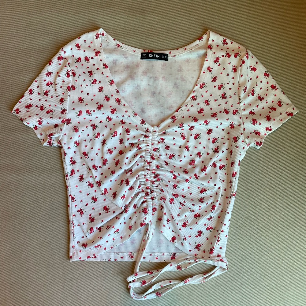 Fun Floral V-Neck Cropped Too with Ruching for adjustable length Size XS NWOT